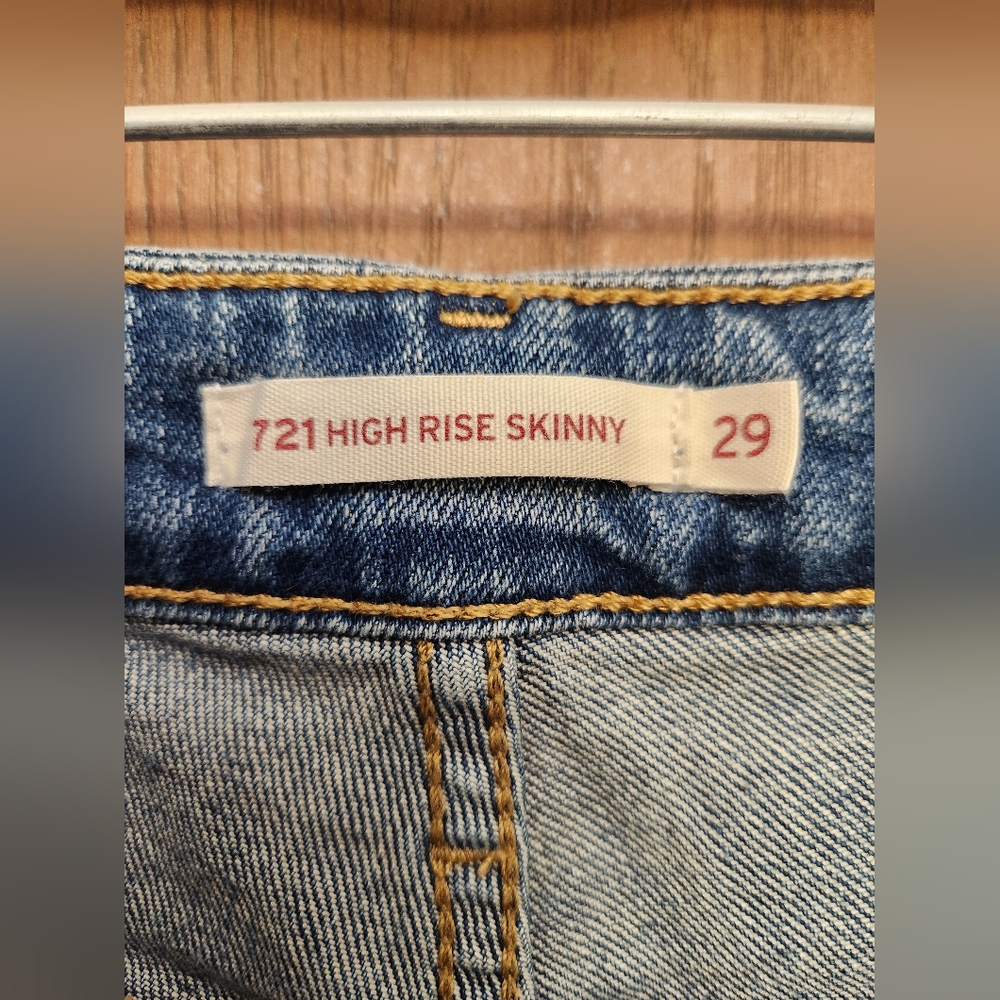 Levis Distressed Women's High Rise Skinny Jeans - Picture 4 of 4